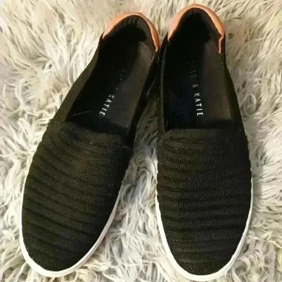 Kelly and Katie black latte slip on shoes. Size 7.5 - Picture 3 of 6